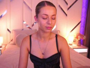 LoveeDove webcam model stream image