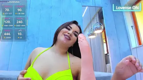 SarahLoreen webcam model stream image