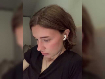 kiralove_ webcam model stream image