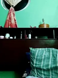 QueenSoreal webcam model stream image