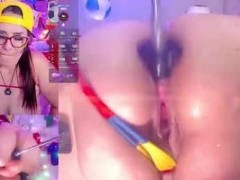 erikamontiel__ webcam model stream image