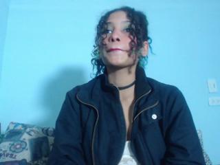 Petite Ariana webcam model stream image
