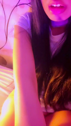 Aloneathome22 webcam model stream image