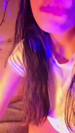 Aloneathome22 webcam model stream image