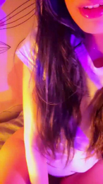 Aloneathome22 webcam model stream image