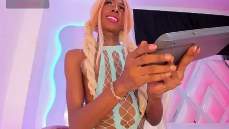 Mara_royal webcam model stream image