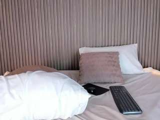 cloeharp webcam model stream image