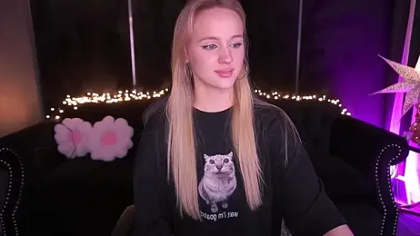 LylaYeess webcam stripchat model stream image