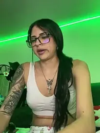 Hilary_pinkk webcam model stream image