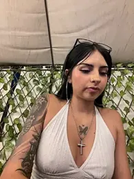 Hilary_pinkk webcam model stream image