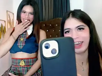 hollyyumiloove webcam stripchat model stream image