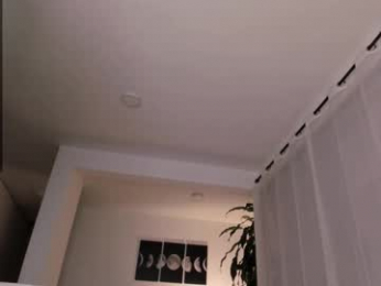 hotay_ webcam model stream image