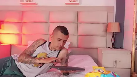 CharlotteAndSimon webcam model stream image