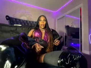 luvvlee webcam model stream image