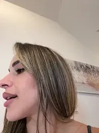 -Alisa webcam model stream image