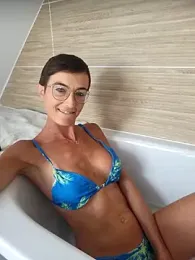 LaureLiveXX webcam model stream image