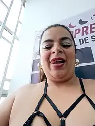 Mia-Glow webcam stripchat model stream image