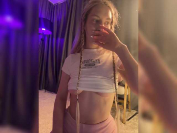 LolaDoll webcam model stream image