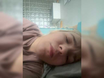 Kinesha webcam bongacams model stream image