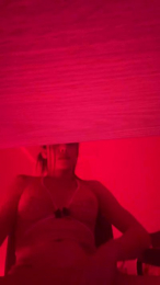 leahtop webcam model stream image