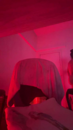 leahtop webcam model stream image
