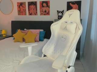 yourbabyluna18 webcam model stream image