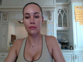 QWEENII webcam model stream image