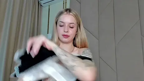 Touch_me webcam stripchat model stream image