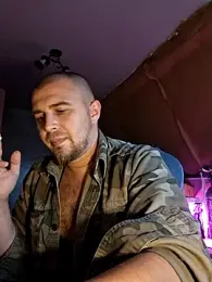 Foxyshaved webcam model stream image