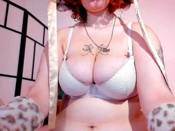 MiuMaka webcam model stream image