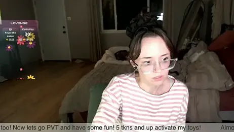 Plantbabeee webcam model stream image
