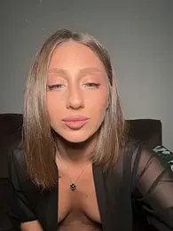 MiaaLoveeee webcam model stream image