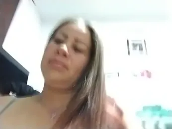 LaraCaliente webcam stripchat model stream image