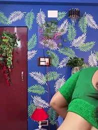 V-Hot-Sweti webcam stripchat model stream image