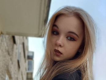 ElletteChesser webcam model stream image
