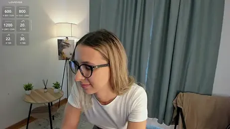 serene_velmire webcam stripchat model stream image