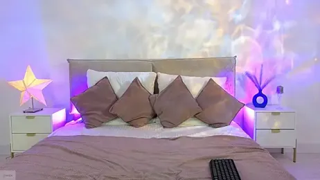 Jules_night webcam model stream image