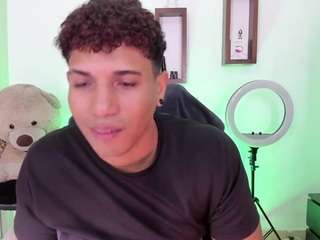 yoxibigcock webcam model stream image