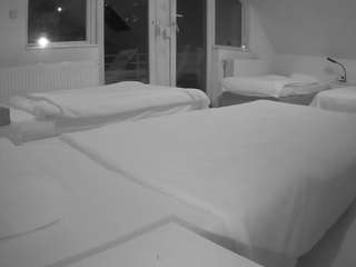 voyeurcam-julmodels-bed-2 webcam model stream image