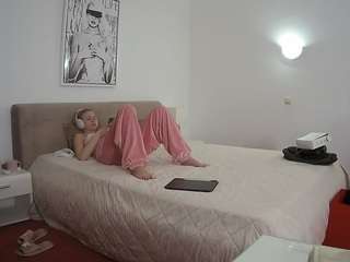 voyeurcam-julmodels-reallife-2 webcam model stream image