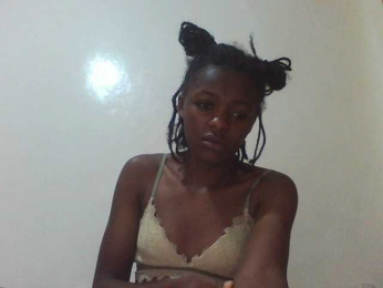 Sexyyvonne webcam model stream image