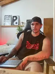 Liam_walk_ webcam model stream image