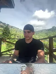 Liam_walk_ webcam model stream image