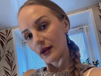 MonaLika webcam model stream image