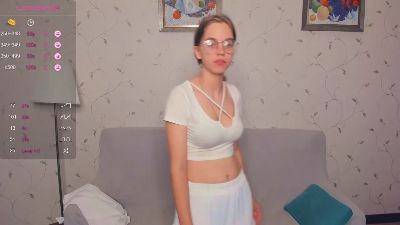 LynneCrust webcam model stream image
