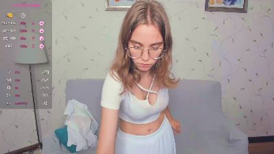 LynneCrust webcam cam4 model stream image