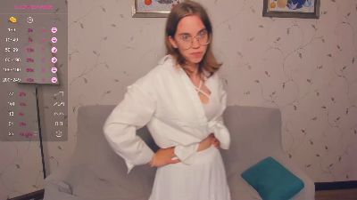 LynneCrust webcam model stream image