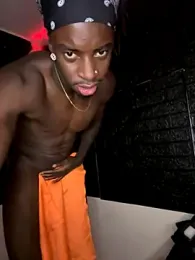 DarkTitan_ webcam model stream image