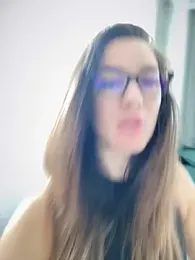 HotXMom webcam model stream image