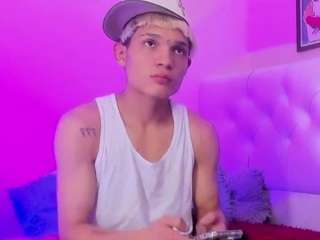 stronger-boy webcam model stream image